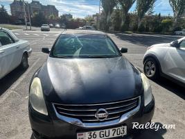 Срочно по выгодной цене продам Nissan Altima