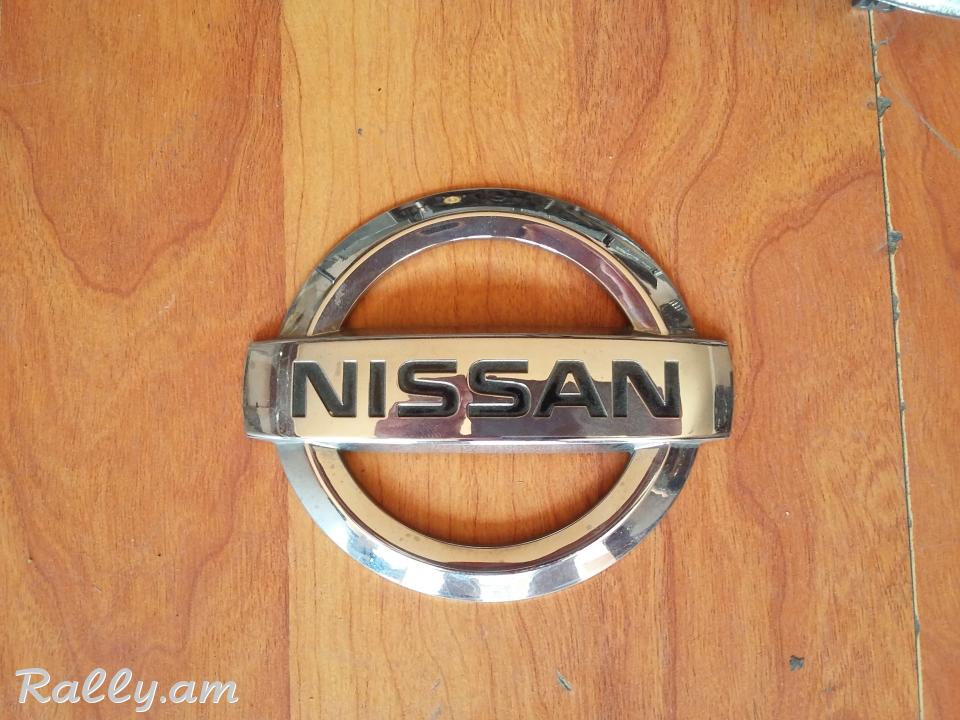 Nissan-ի էմբլեմ