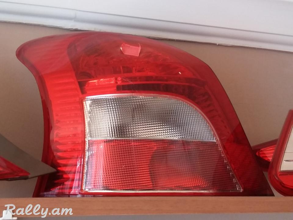 Toyota vits yaris Հետևի լուսարձակ