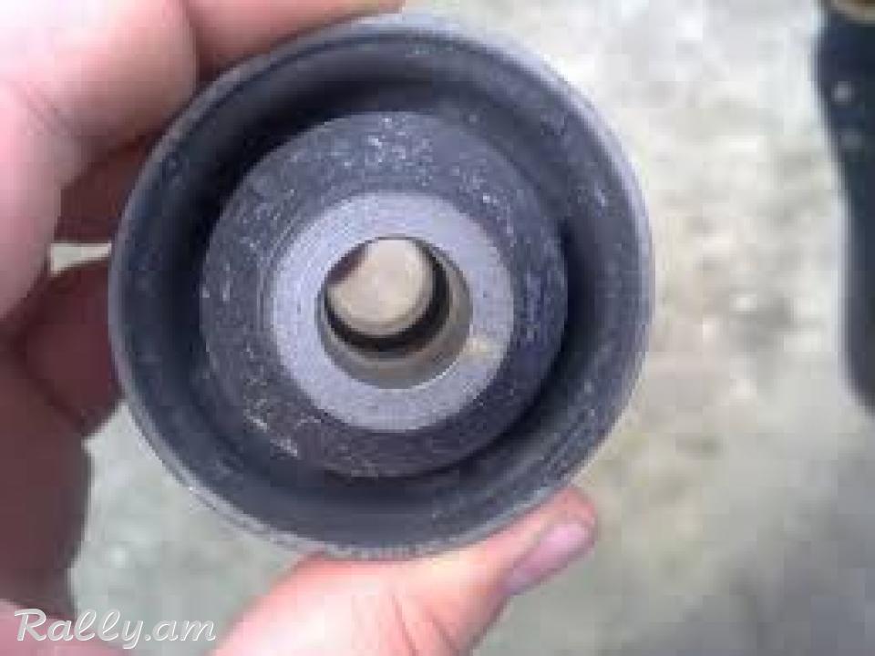AIRTREKI HETEVI BOMB MITSUBISHI AIRTREK  ZADNI BOMB