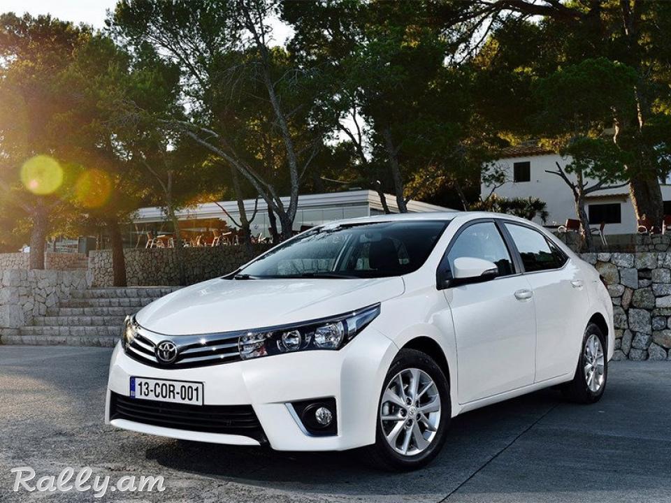 Toyota Corolla E180 2012 2013 2014 2015 2016 Հալոգենների Նակլատկեք LED