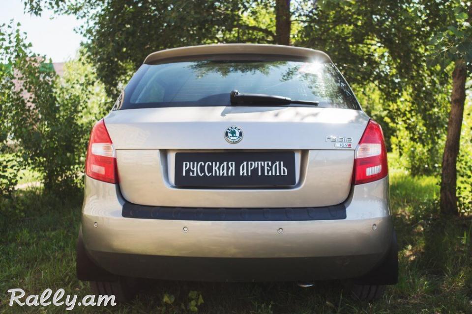 Skoda Fabia II 2007 2008 2009 2010 2011 2012 2013 2014 2015 Բեռնախցիկի Նակլատկա