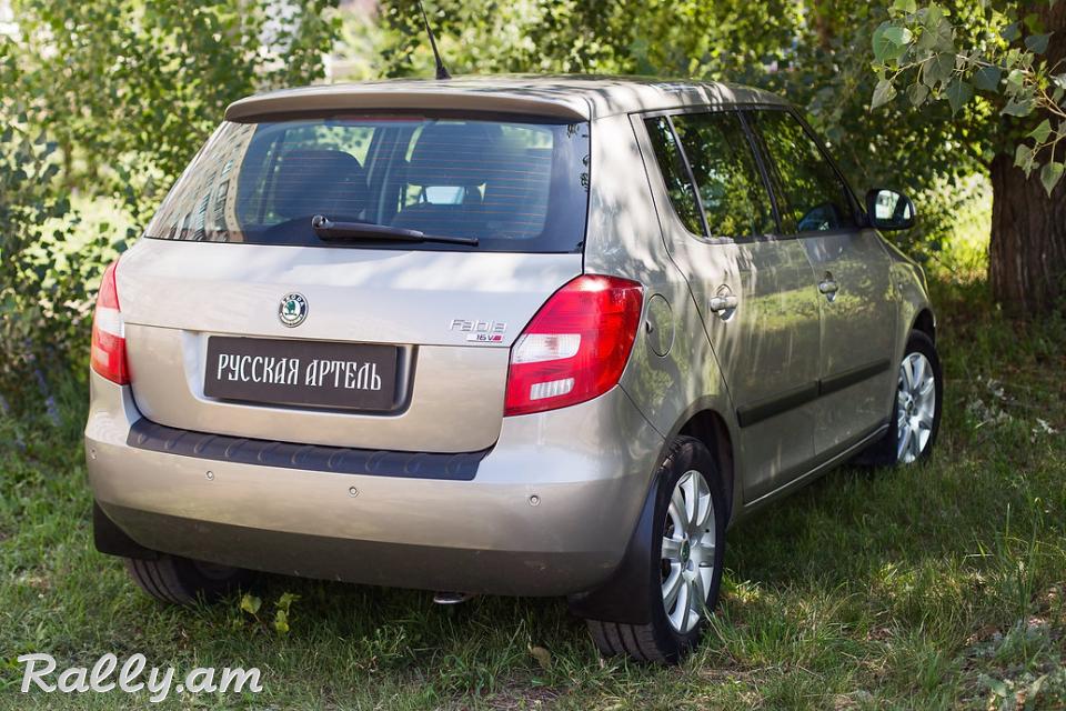 Skoda Fabia II 2007 2008 2009 2010 2011 2012 2013 2014 2015 Բեռնախցիկի Նակլատկա