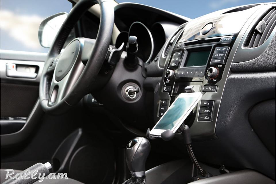 Հեռախոսի և Պլանշետի Բռնիչ USB Պորտով CarLine