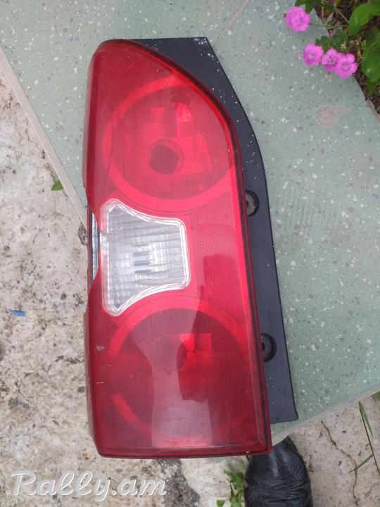Հետևի լուսարձակ Nissan Xterra