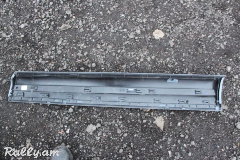 Молдинг двери левый передний для Audi Q7 (4L) (2005-2015)