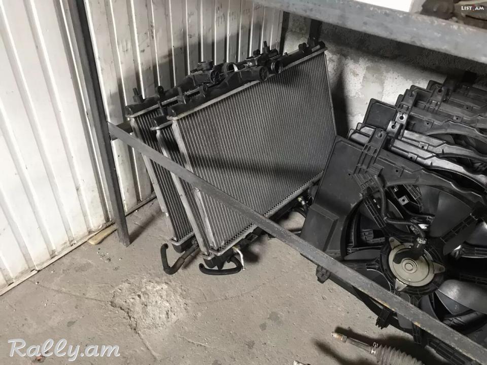 Nissan Tiida radiator