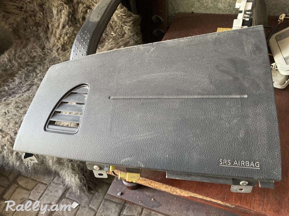 Nissan Tiidai airbak anvtangutyan bacik