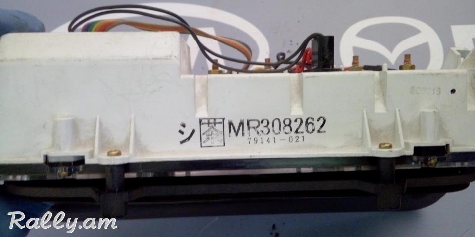 Mitsubishi Montero Цифровой компас термометр давления масла Напряжение 98-99 MR308262.