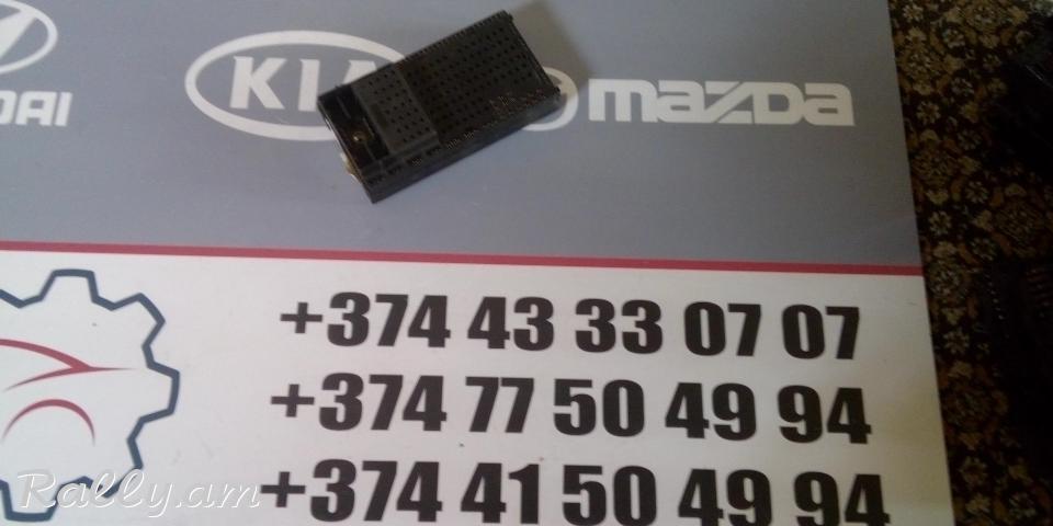 APAHOVICHNERI BLOK Блок предохранителей Volvo S60 2003 9162438 9441587 9441586