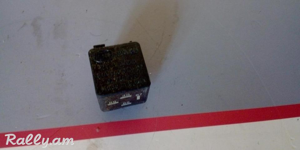 BENZANSOI RELE Opel Kadett E / CorsaA / AstraF / Omega GM- 90214288 HELLA