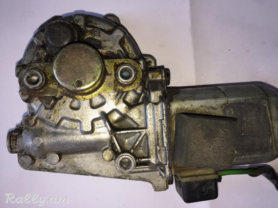 MERCEDES W163 W124 դեմի ձախ կողմի դռան, դռների պադյոմնիկ, պադյոմնիկի մատոռ մատոռչիկ BOSCH 0130821260    Օգտագործված Օրիգինալ