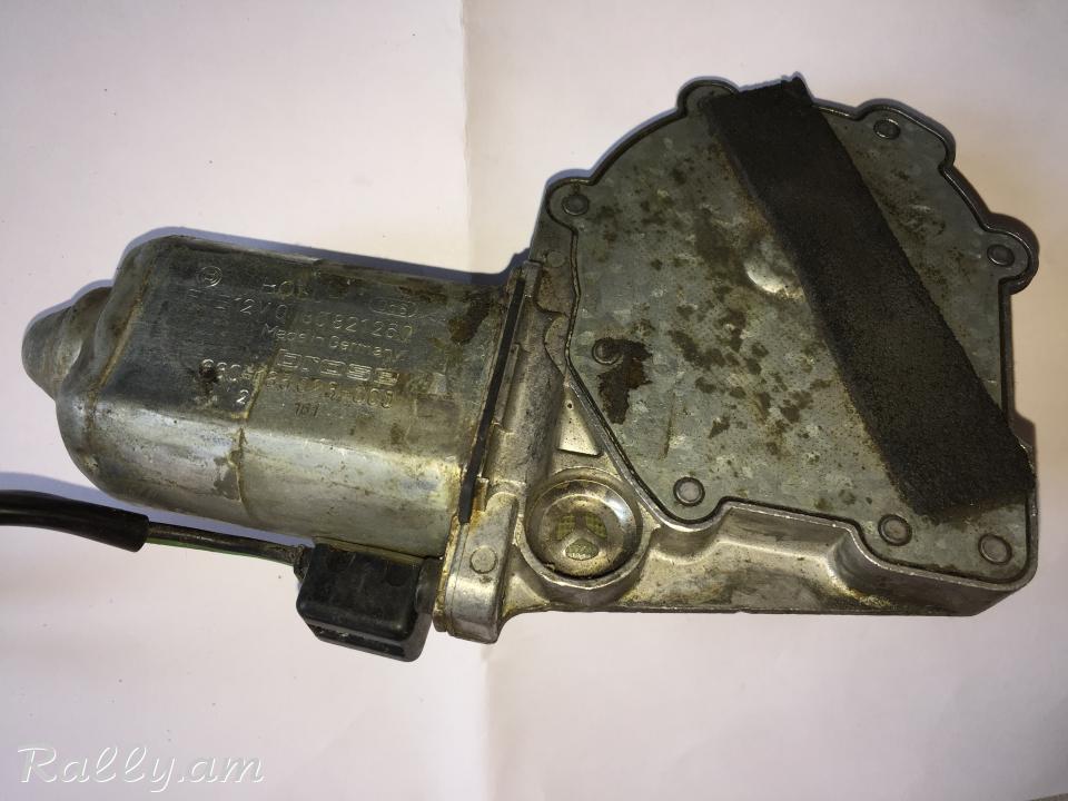 MERCEDES W163 W124 դեմի ձախ կողմի դռան, դռների պադյոմնիկ, պադյոմնիկի մատոռ մատոռչիկ BOSCH 0130821260    Օգտագործված Օրիգինալ
