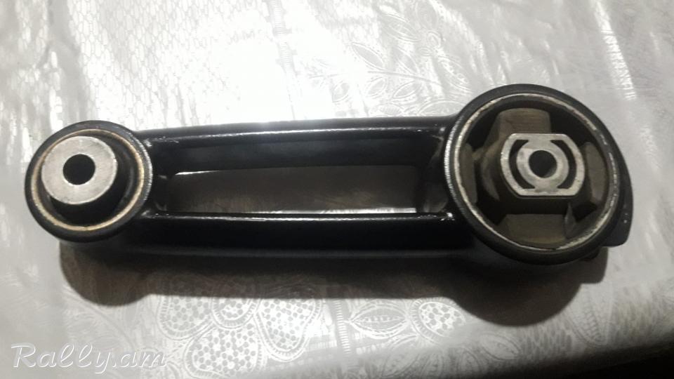Porsche Cayenne Turbo 4.5-ի մատոռի վերևի պադուշկա գիթառ ջութակ Опора двигателя верхний պադուշկա մատոռի, շարժիչի բարձիկ ութ, վասմոռկա