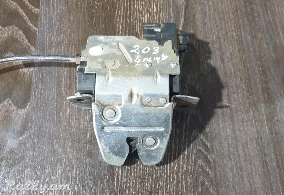 W203 kupei bagajnik zamok
