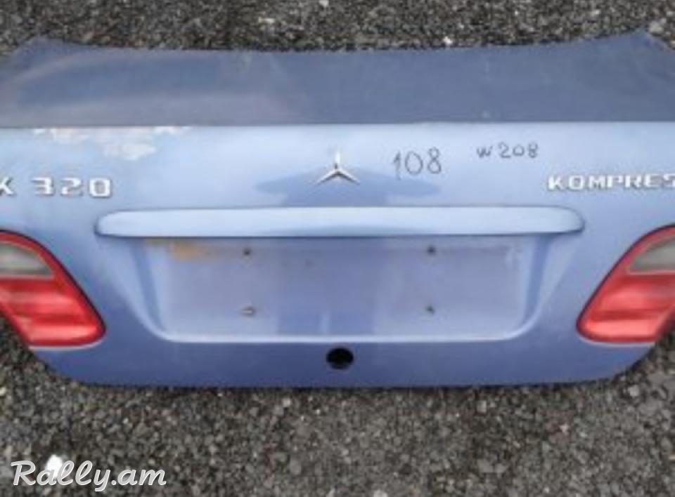 W208 bagajnik
