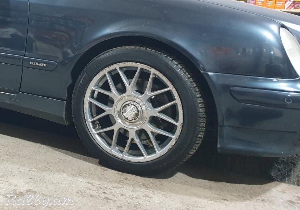 R17 Անվահեծ,անվադող