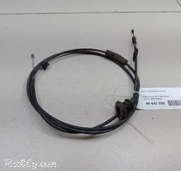 Nissan Tiida kapoti tros