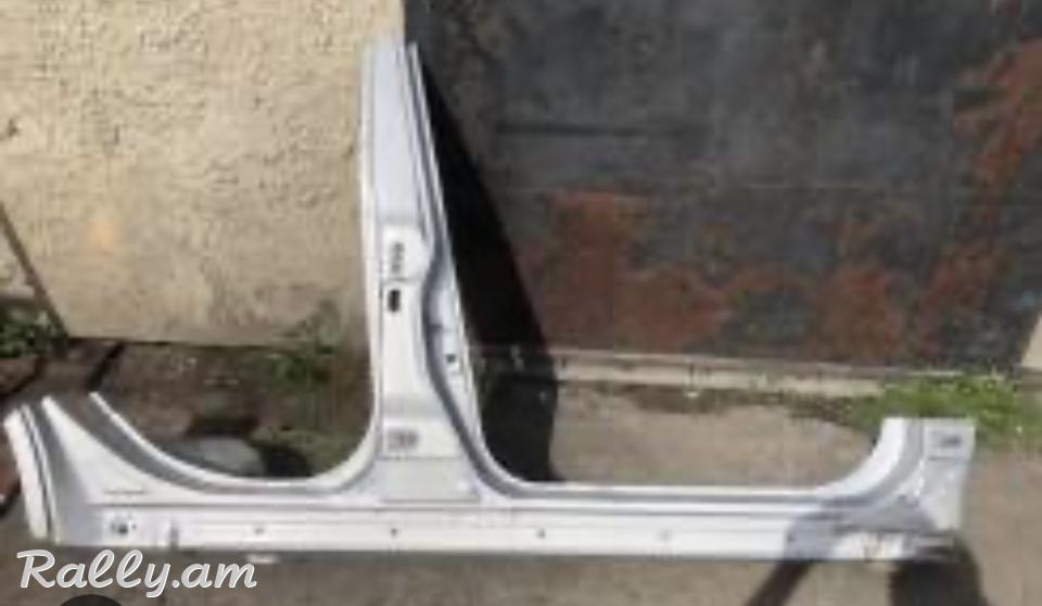 Nissan tiida padmoshka
