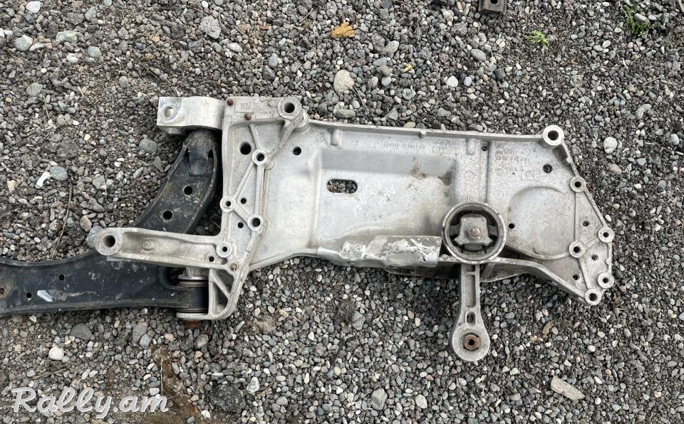 Audi A3 տրավերս դիմացի