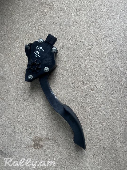 Camry pedal