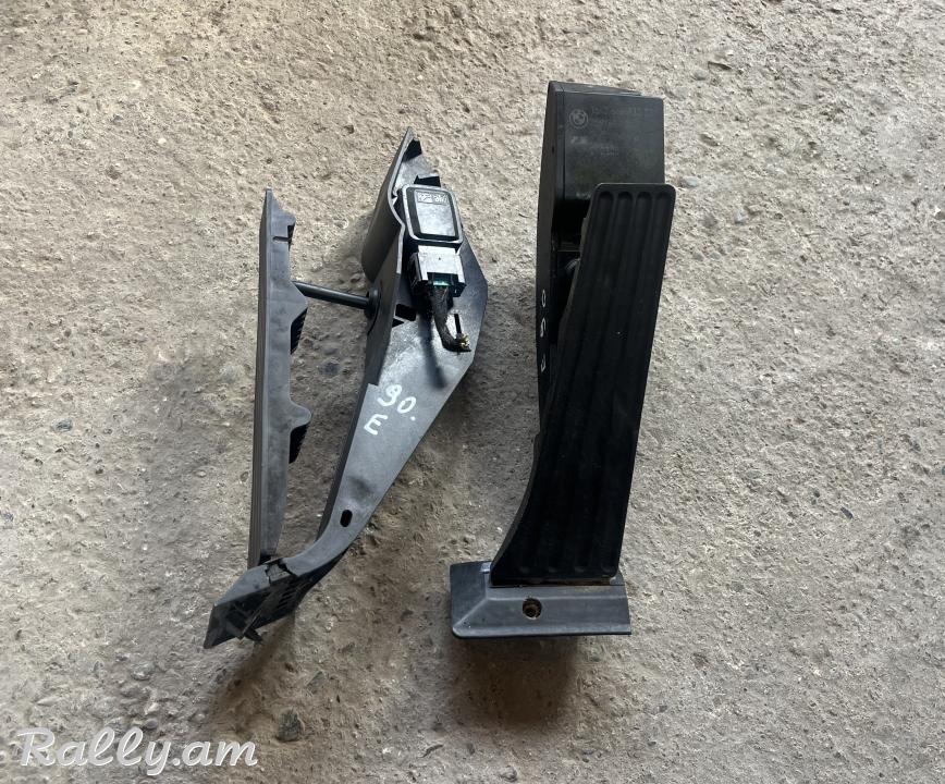 BMW E90 pedal gazi
