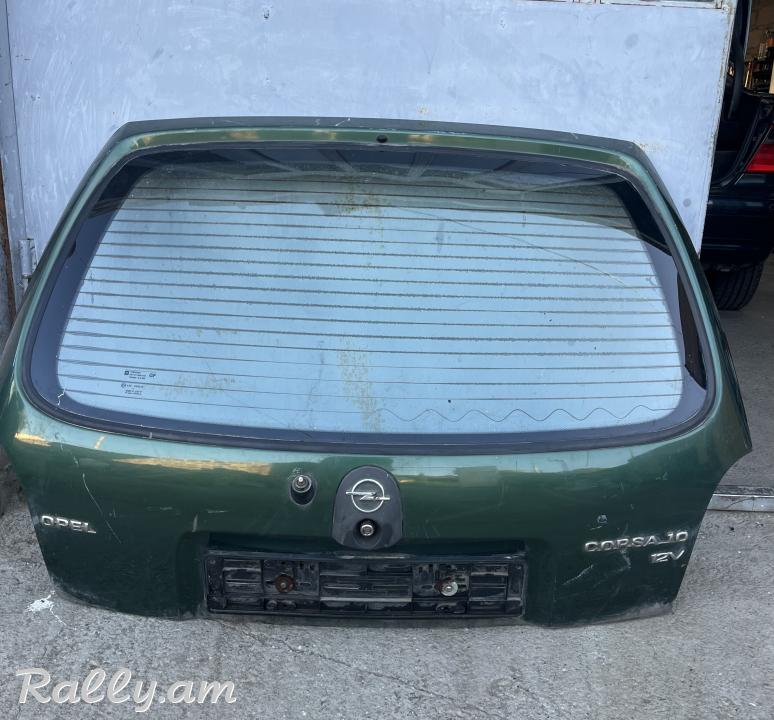Corsa bagajnik