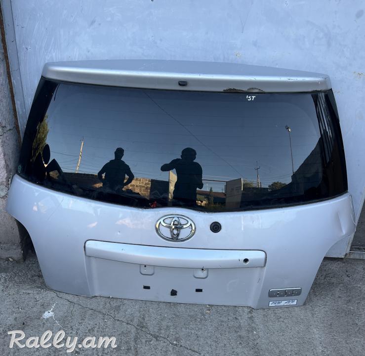 Toyota IST bagajnik