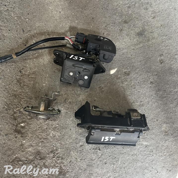 Toyota IST bagajnik zamok