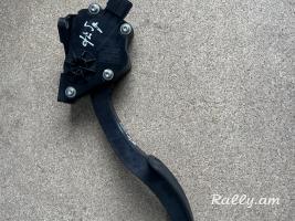Camry pedal