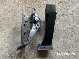 BMW E90 pedal gazi