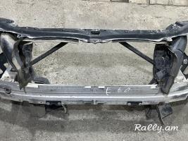 Bmw E60 ekran patkapotnik