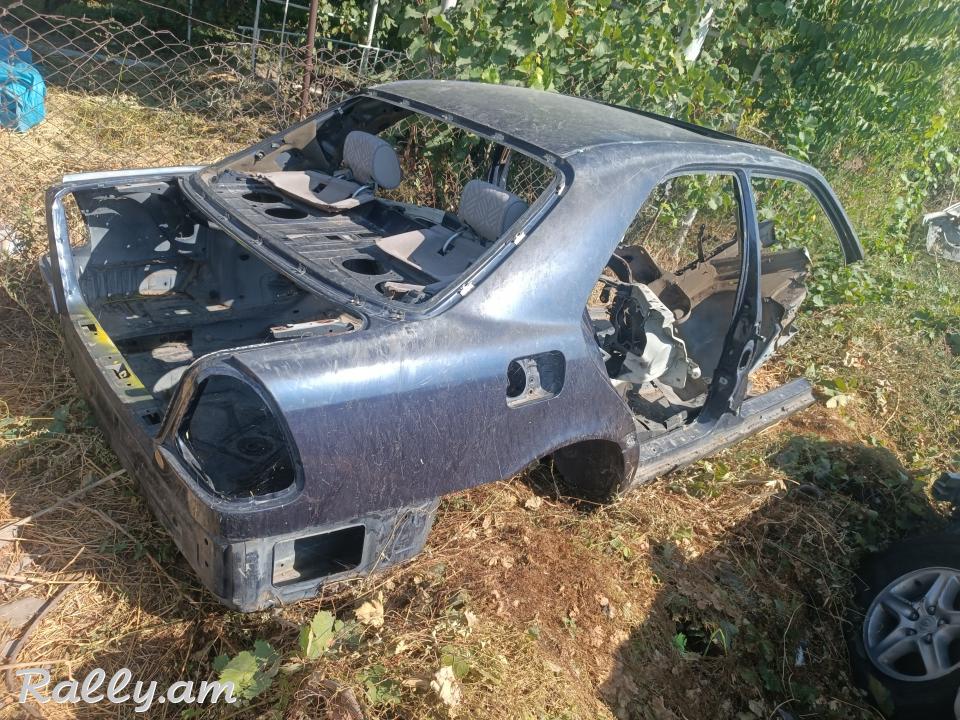 Mercedes benz w202 c klass kuzov
