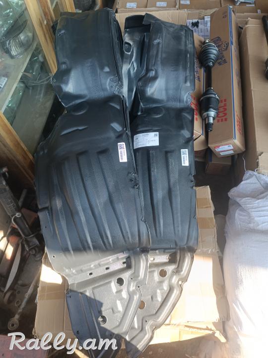 Mitsubishi grandis krilioyi taki zashitnik