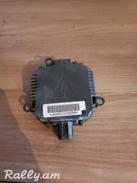 Nissan Infiniti Xenoni blok