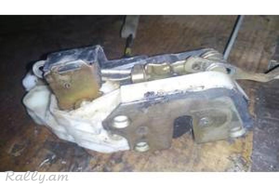Mitsubishi Pajero IO  Դռան զամոկ
