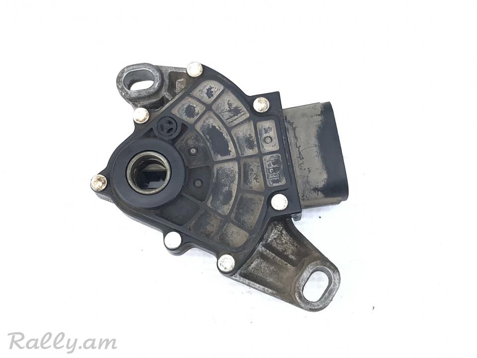 Toyota Camry 2.4L sharjichi poxancman tupi selektr