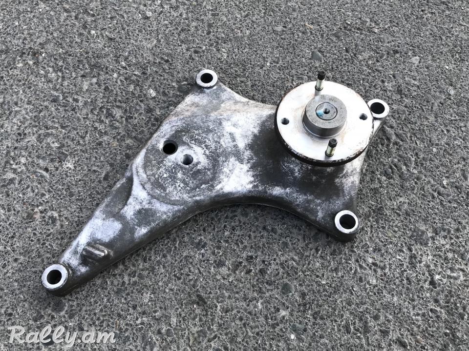 Nissan Pathfinder 4L matori parazitni rolik 