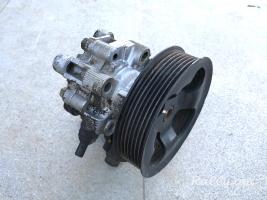 Toyota Camry 2.4L sharjichi rulavoy usilitel