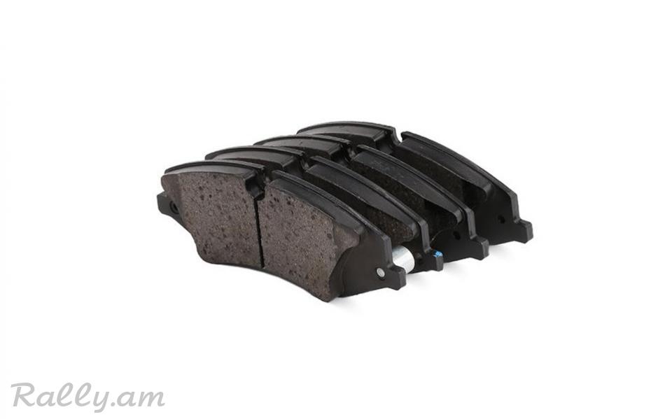 LAND ROVER արգելակման կոճղակ դիմացի, Колодки передние. 1512