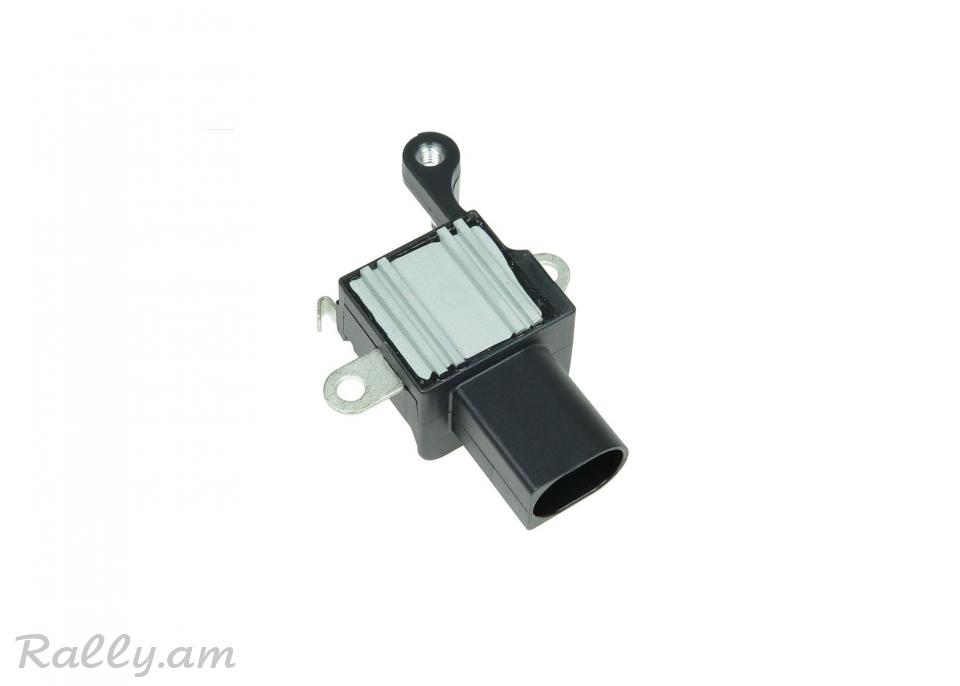 TOYOTA FORTUNER դինամոյի զարյատկի ռելե, регулятор генератора.7849