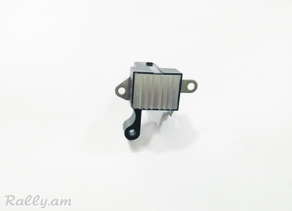 TOYOTA PRADO դինամոյի զարյատկի ռելե, регулятор генератора. 11772