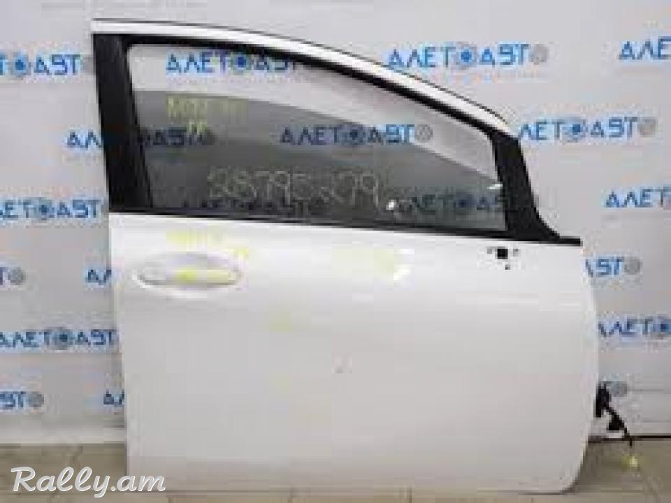 Nissan Versa demi aj dur  передняя правая дверь 2015 2016 2017 2018 2019