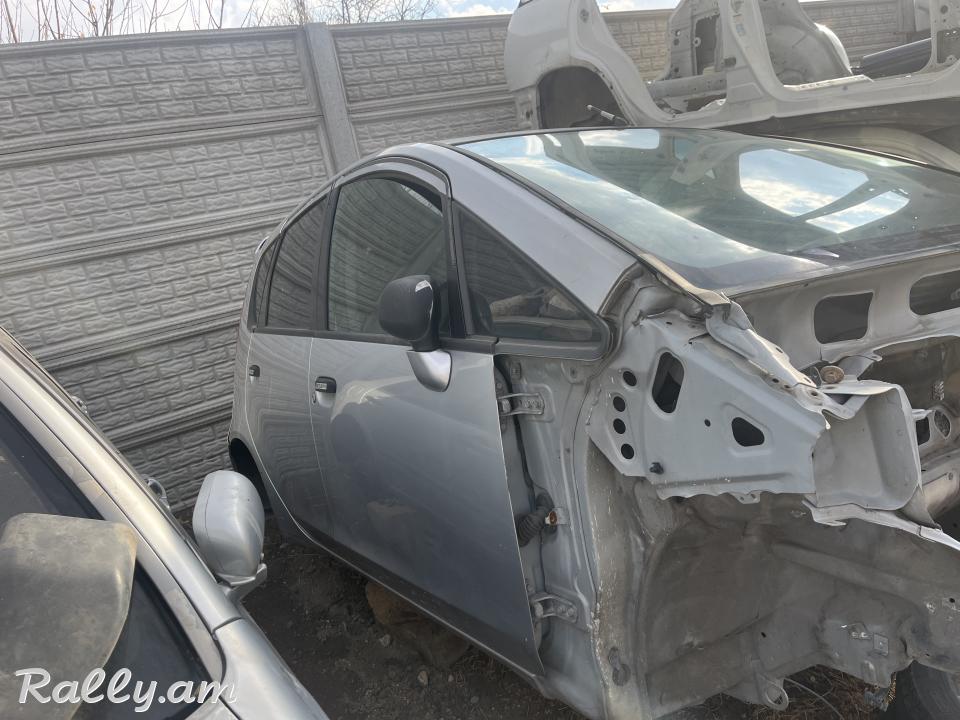 Mitsubishi colt 2003