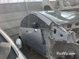 Mitsubishi colt 2003